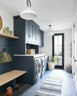 Mudroom/Laundry – Functional Transition